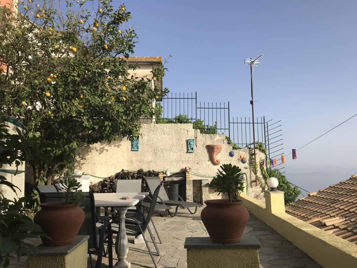 Theea Cottage - Wonderful Sea Views Chlomos Extérieur photo